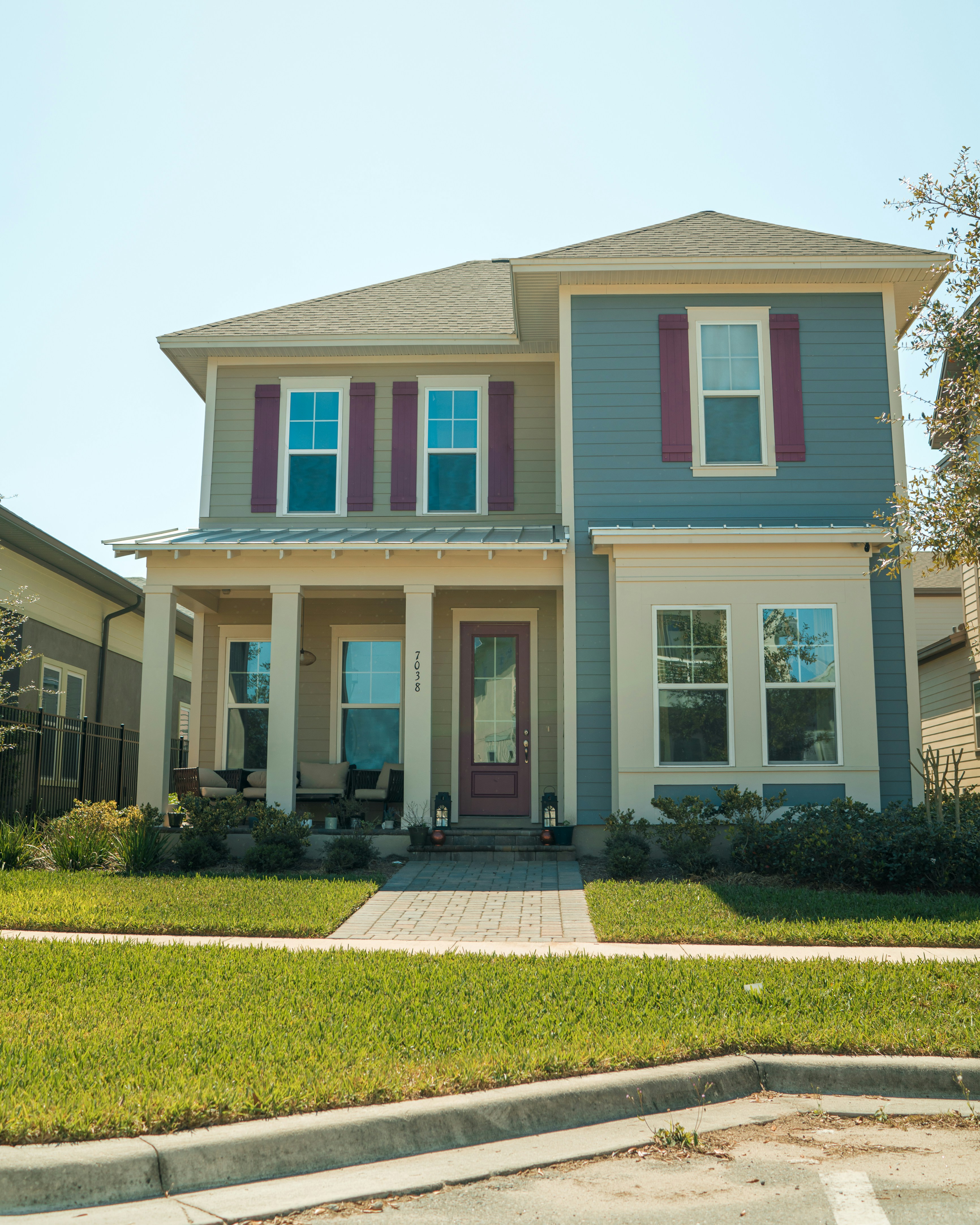 Community townhome or rowhome exterior in Florida
